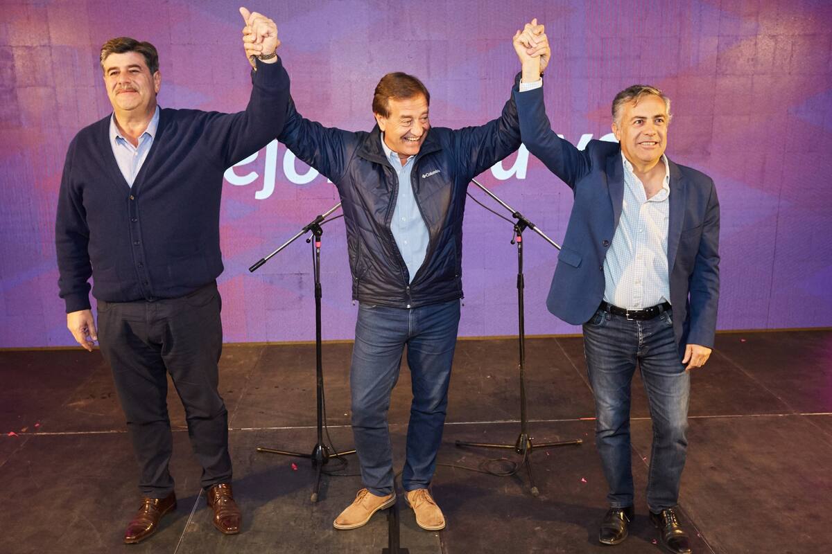 Suárez, de la mano de Cornejo, festejó su triunfó en la interna