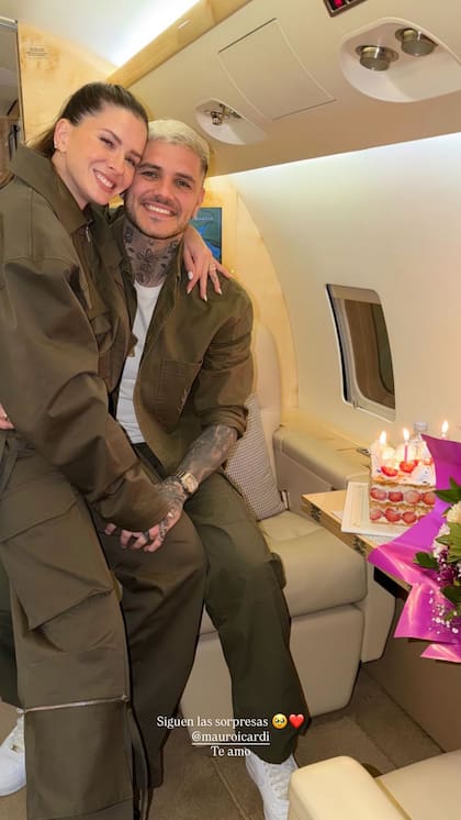 Suárez e Icardi rumbo a Milán (Foto: Instagram @sangrejaponesa)