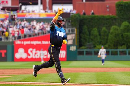 Suárez lanza 7 innings en blanco, Schwarber conecta su 22° jonrón y Filis vencen 8-0 a Toronto