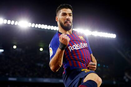 Suárez se volvió el tercer máximo goleador histórico de Barcelona con 198 goles
