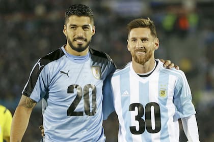 Suárez y Messi, cuando la candidatura de Uruguay y Argentina para el Mundial 2030 estaba todavía de pie