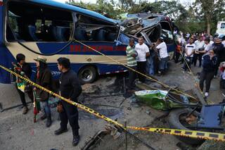 Sube a 13 la cifra de muertos por ataque con explosivos tras oleada violenta en suroeste de Colombia
