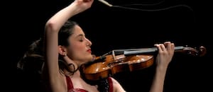 María Dueñas, la extraordinaria violinista española de 23 años que actuará por primera vez en el Teatro Colón