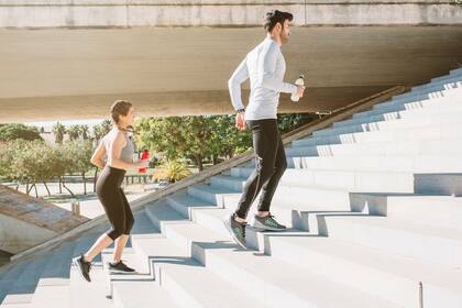 Subir escaleras: el ejercicio cotidiano que recomiendan los especialistas