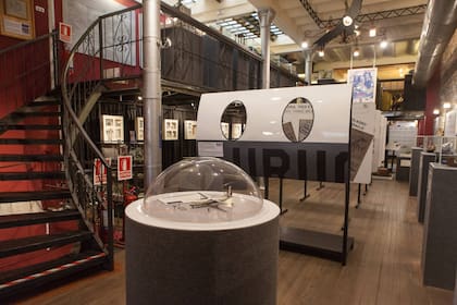 Subsuelo del Museo Andes 1972 con réplicas del avión y piezas originales.