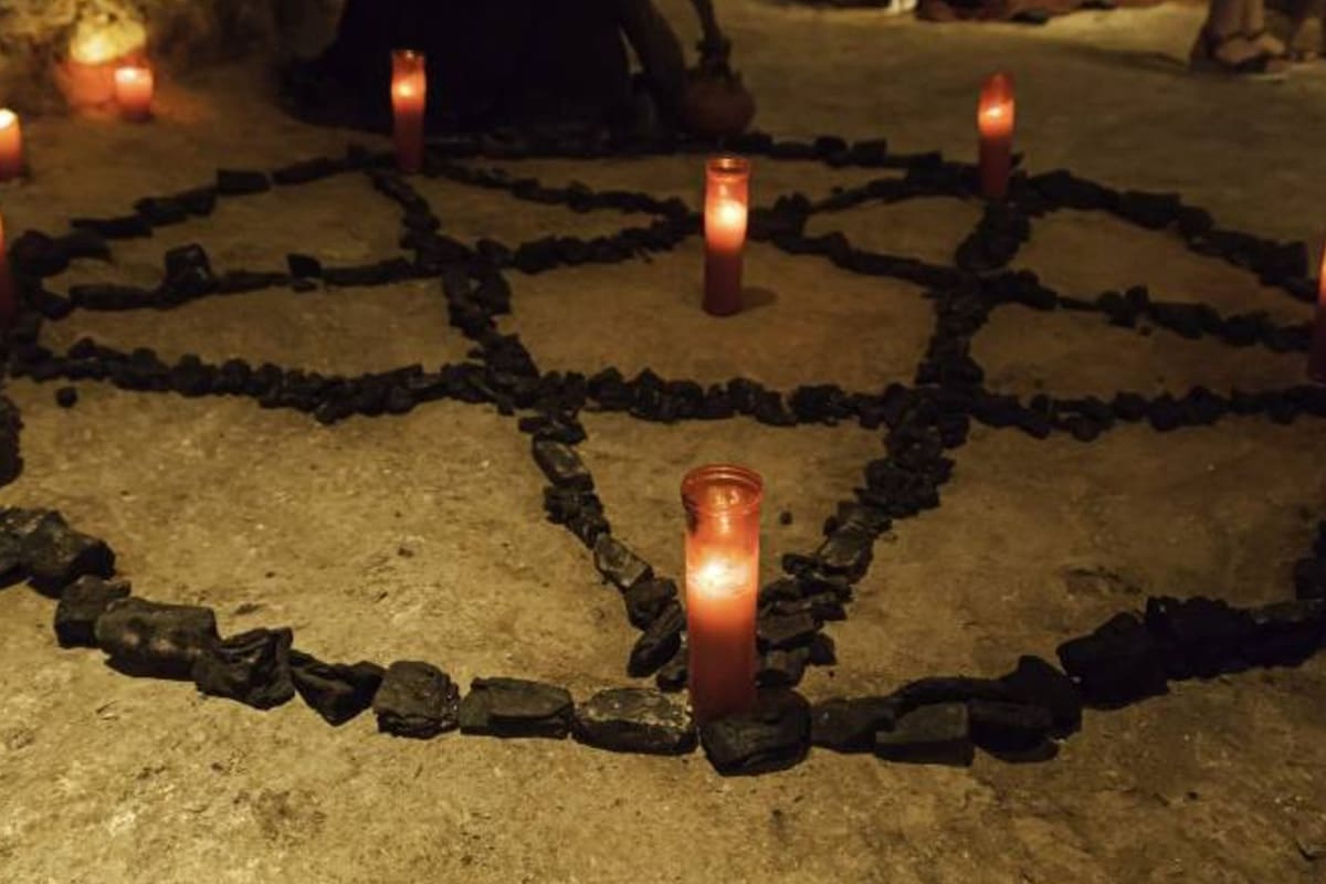 Sucedió en Rusia, donde un chico de 18 años le cobró a una adolescente en dinero y en joyas de oro para realizar el ritual que le aseguraría a la muchacha riqueza, sabiduría y salud