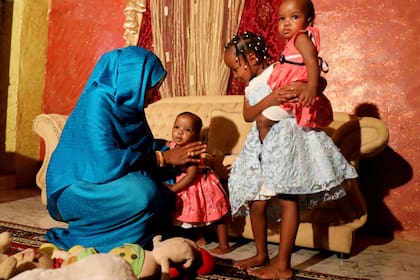 Sudán prohíbe la mutilación genital femenina y habilita la libre circulación de mujeres
