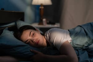 Sudar mientras dormimos puede afectar la calidad del sueño (Foto de carácter ilustrativo)