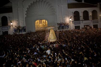 Sudor, lágrimas y devoción: La peregrinación de El Rocío en Andalucía