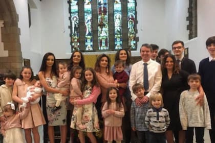 Sue y Noel son padres de 22 hijos, nueve de ellos están en edad escolar