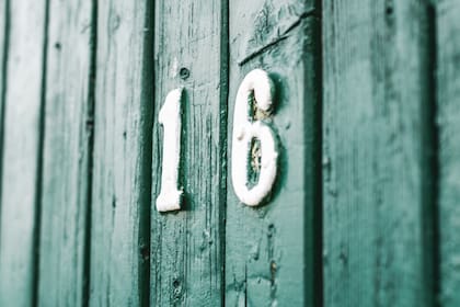 Suele suceder que, a la hora de poner por escrito distintas cifras, se recurra en primera instancia a los números propiamente dichos