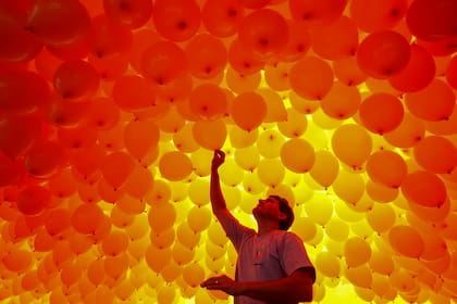 Suelta de globos en San Pablo en la previa de los festejos de fin de año