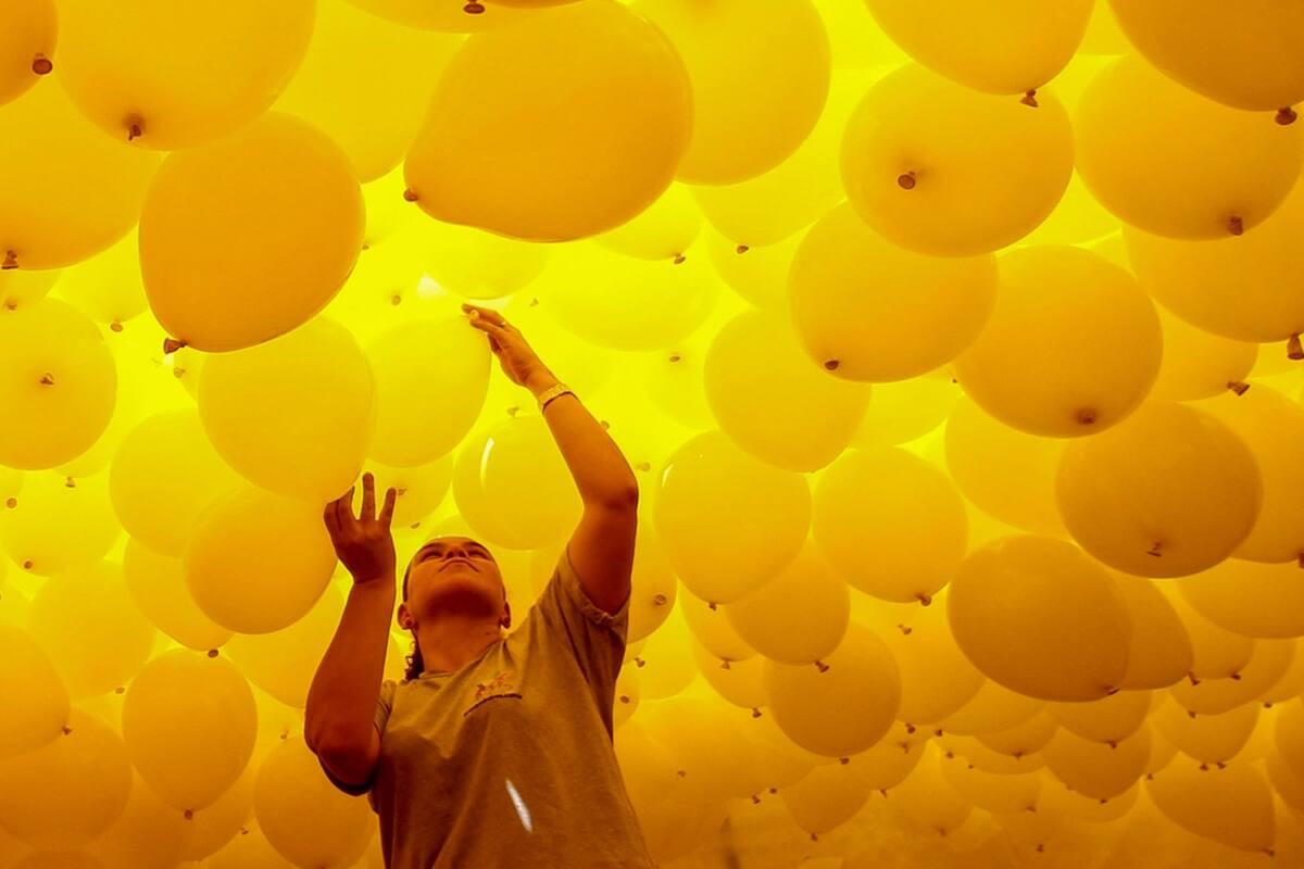 Suelta de globos en San Pablo en la previa de los festejos de fin de año