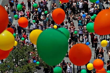 Suelta de globos en San Pablo en la previa de los festejos de fin de año