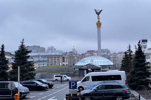 Suenan sirenas de emergencia mientras amanece en Kiev, capital de Ucrania