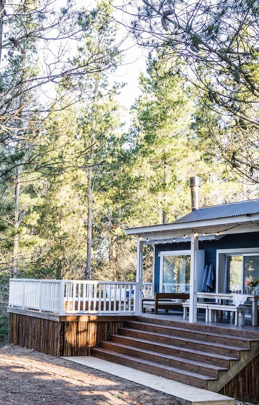 Sueño Azul es el nombre de una casa que expresa anhelos cumplidos: el de tener un refugio familiar cerca del mar y el de crear un emprendimiento que ofrece experiencias de vacaciones memorables.