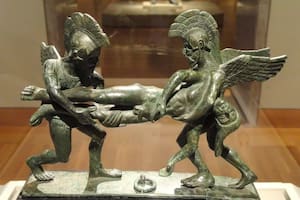 Sueño y muerte llevando el sarpedón asesinado (mango de cista), 400-380 a.C., etrusco, bronce - Museo de Arte de Cleveland