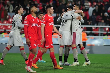 Sufre Independiente, celebra Colón: los visitantes ganaron 1-0 en Avellaneda