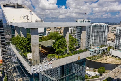 Sugar, el bar del rooftop del edificio East en Miami