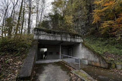 Suiza desarrolló una cultura de defensa civil complementada con refugios desperdigados por el territorio.