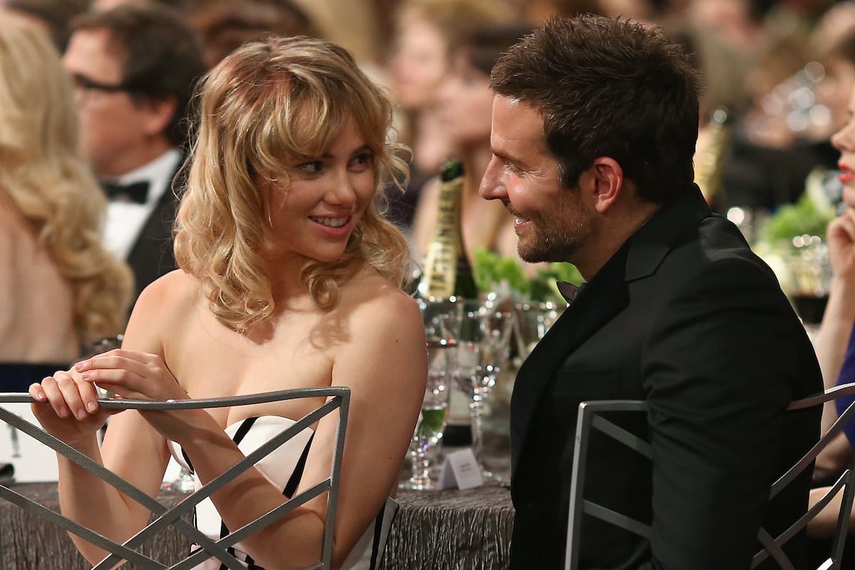 Suki Waterhouse, entre los halagos a Robert Pattinson y la extraña mención a su ex, Bradley Cooper: “Una historia oscura y difícil”