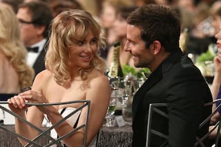 Suki Waterhouse, entre los halagos a Robert Pattinson y la extraña mención a Bradley Cooper