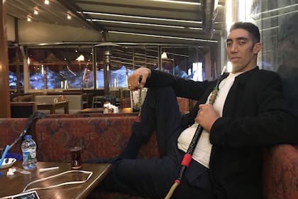 Sultan Kosen tiene el récord del hombre vivo más alto del mundo y fracasó en su búsqueda de amor en Rusia