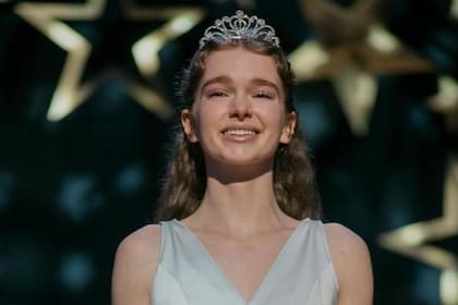 Summer H. Howell fue elegida entre más de 1500 intérpretes que audicionaron para convertirse en la nueva Carrie. La actriz canadiense, de 22 años, comenzó a trabajar de niña y ya había pasado por el terror en el film La maldición de Chucky y la serie Channel Zero, entre otras