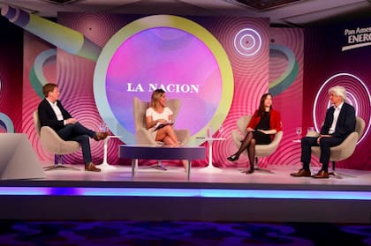 Federico Barni (Navent), Carla Quiroga (LA NACION), Julia Domeniconi (GCBA) y Gian Carlo Aubry (Nestlé)