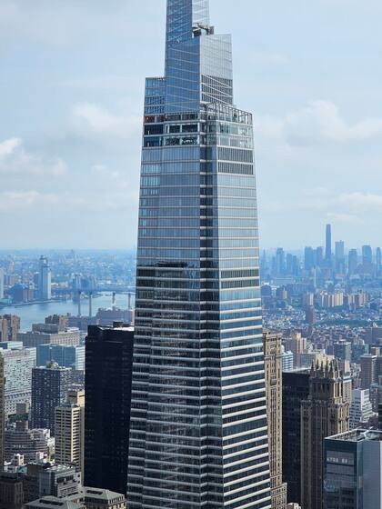 Summit One Vanderbilt. impone su perfil en el medio de Manhattan.