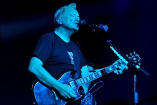 Bernard Sumner: “La Mánchester en la que crecí no existe más, es un basurero”