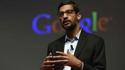 Sundar Pichai asumió las riendas de Google en 2015, estudió ingeniería en la India y luego se fue a estudiar a las universidades de Stanford y Wharton y se quedó trabajando gracias al programa de visas H-1B; el 70% de estas visas beneficia a profesionales de la India