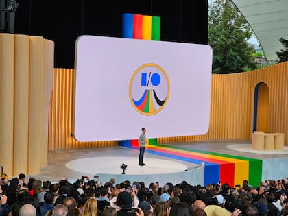 Sundar Pichai en el escenario del Google I/O 2023