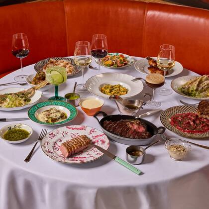 Sunny's Steakhouse se destacó por lograr combinar platos de comida deliciosos y un ambiente agradable