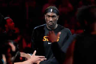 Suns llegan a acuerdo para traer de vuelta a Mark Williams por 38 millones en 3 años: fuente AP