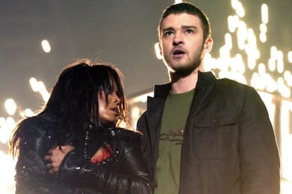 Hace 17 años, Justin Timberlake y Janet Jackson causaron un gran escándalo mundial durante el espectáculo de medio tiempo del Super Bowl XXXVIII cuando el artista rompió involuntariamente parte de la blusa de la cantante por lo que quedó expuesto su pecho