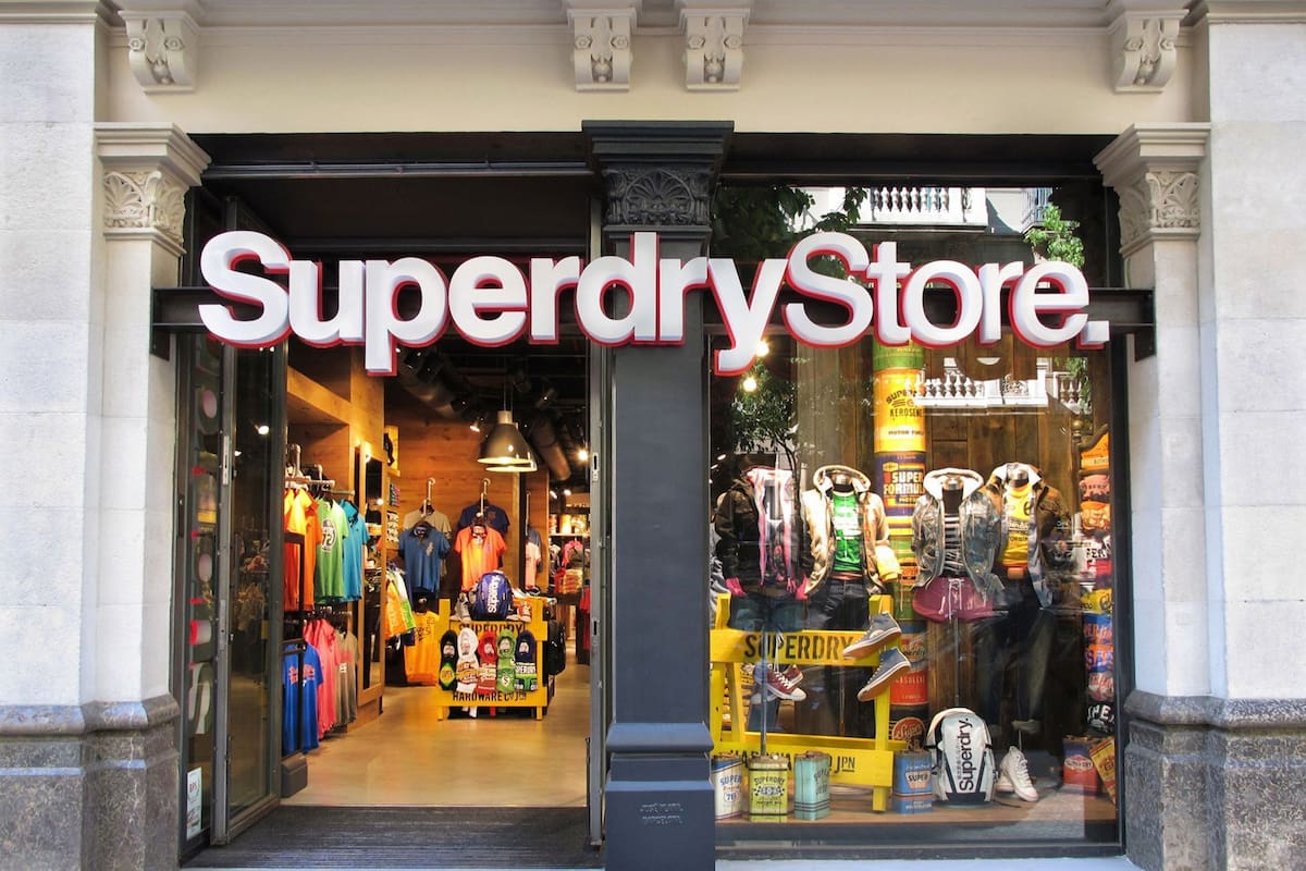 Superdry abrió su tienda online en la Argentina
