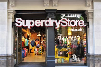 Superdry confirmó su desembarco en la Argentina en 2026 como punta de lanza de su expansión en América Latina
