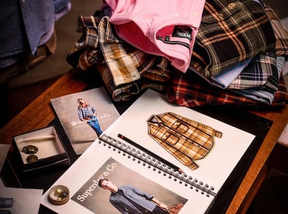 Superdry habilitó su ecommerce con una selección de su colección en formato preventa