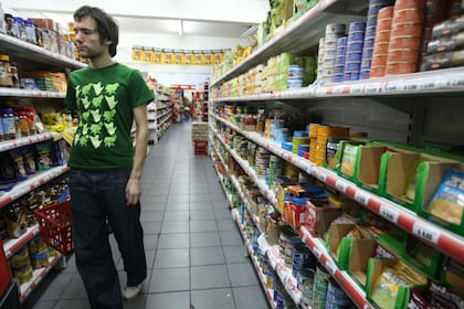 Las grandes cadenas de supermercados aseguran que si se decide un cierre dominical a nivel nacional se perderían 10.000 puestos de trabajo