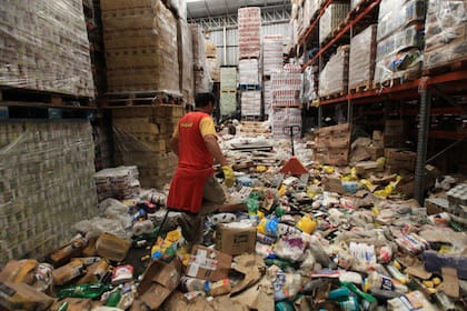 Supermercado mayorista saqueado en Campana