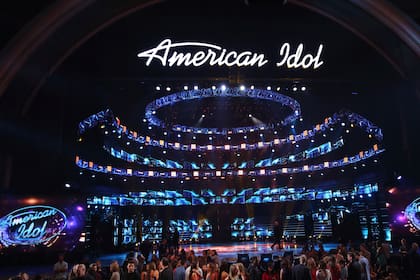 Supervisor musical de 'American Idol' y su esposo encontrados muertos en su casa de Los Ángeles