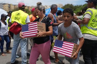 Supervivientes de los sismos en Venezuela batallan por agua limpia y saneamiento