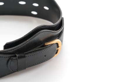 Suplemento Sábado 08/03 - Nota
22 PREGUNTAS DE MODA: CONCEPCIÓN COCHRANE BLAQUIER
NUNCA SALÍS DE TU CASA SIN…
Gafas, cinturón, abanico, teléfono y mi auto. Muchas veces, también, sombreros o algo en la cabeza.