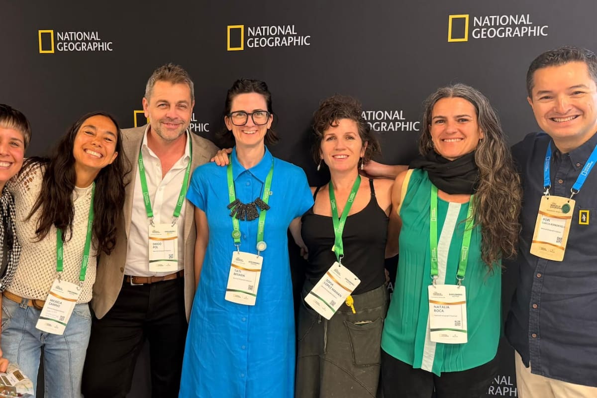 Sur Tolosa Orquera, gerente regional de National Geographic Society para América Latina; la bióloga Micaela Camino; el paleontólogo Diego Pol; la emprendedora Agustina Besada; las fotógrafas Sofía López Mañan y Natalia Roca, y el biólogo Pablo García Borboroglu
