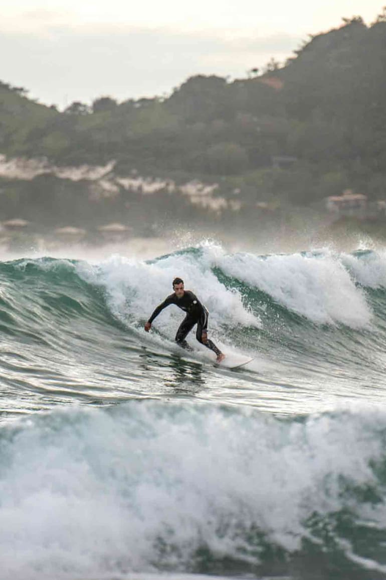 Surfeando en praia do Rosa.