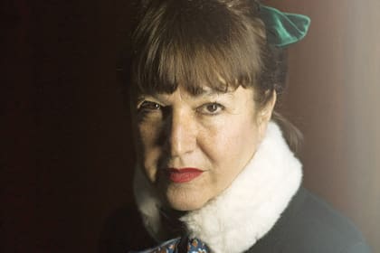 Surgida al calor del under de los 80, se transformó con los años en una figura central en el armado de la escena teatral de Buenos Aires. En sociedad con el artista plástico Guillermo Kuitca, prepara en el teatro San Martín una novedosa versión de Bodas de sangre, la tragedia de Federico García Lorc