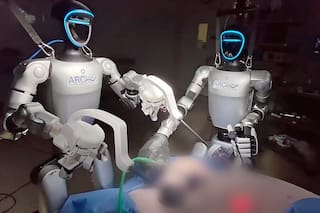 Una operación a distancia con robots humanoides revoluciona la telemedicina