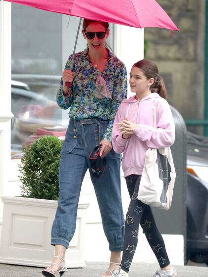 Suri Cruise, de 13 años, es la prioridad en la vida de su mamá
