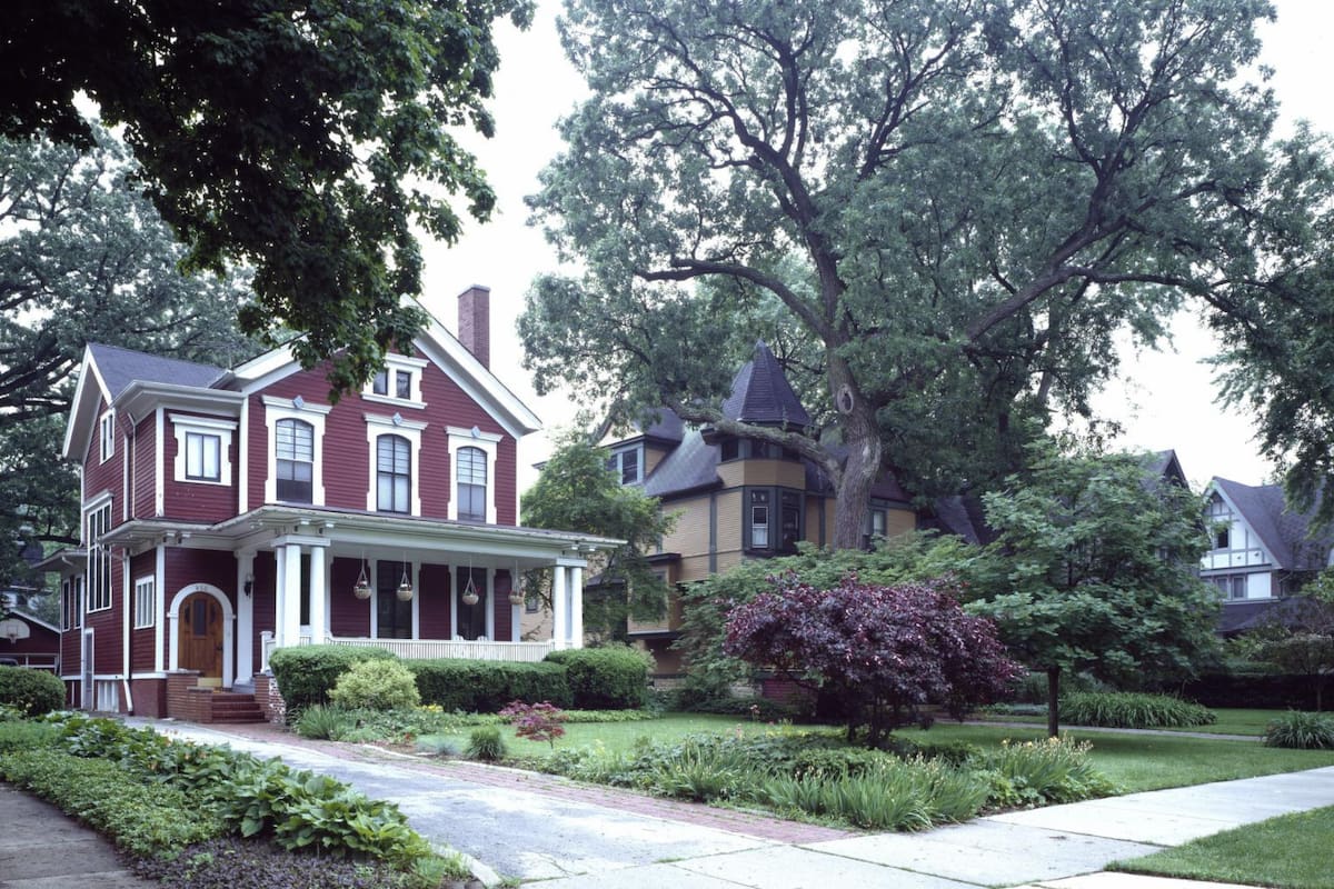 Sus calles arboladas y el encanto del otoño lo hacen ideal para visitar entre septiembre y noviembre